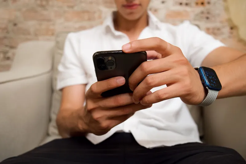 Slow Your Roll: Why Hitting the Brakes in Live Betting Markets Actually Puts More Money in Your Pocket